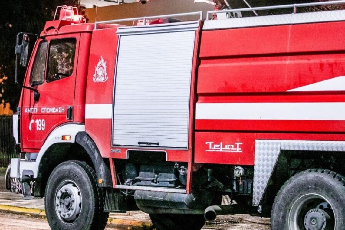 Κατάστημα στο Περιστέρι τυλίχτηκε στις φλόγες στη Λεωφόρο Κηφισού