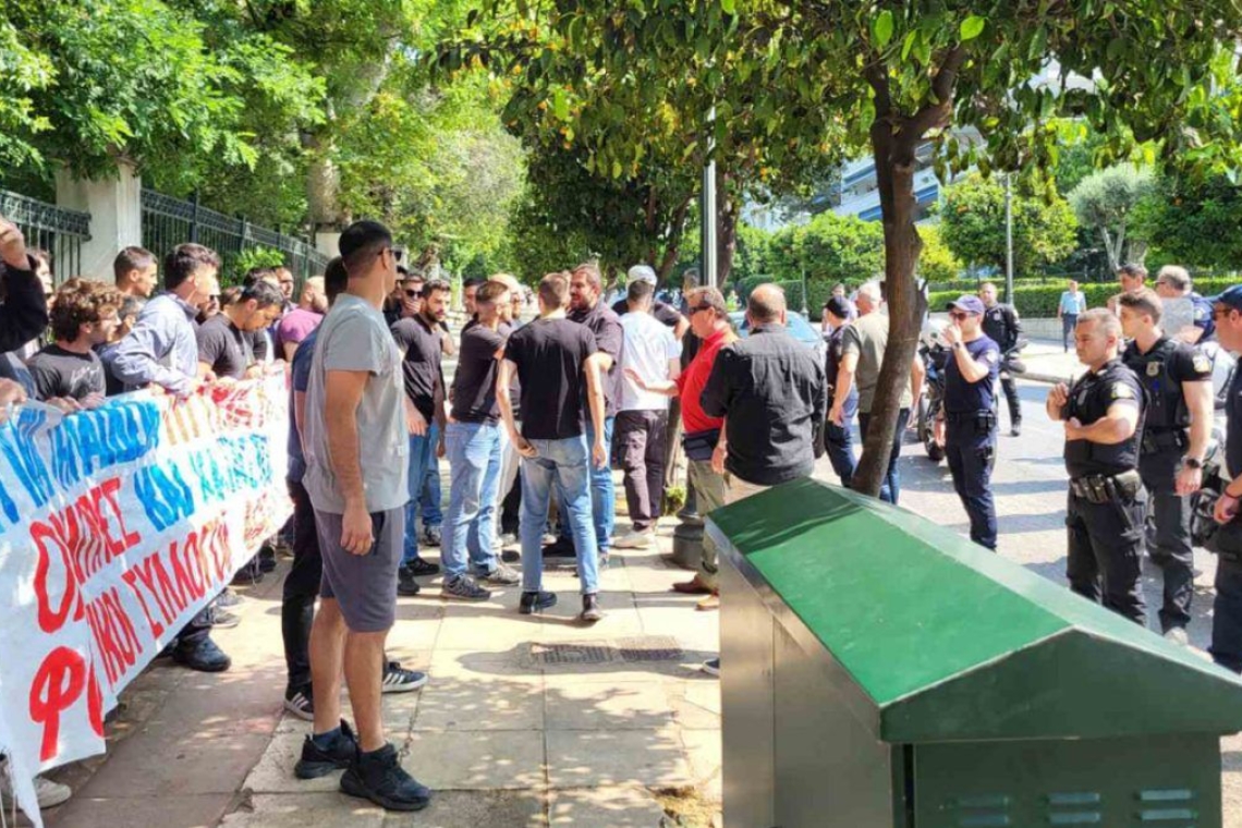Κινητοποίηση φοιτητών στο Μαξίμου: Συνάντηση Μητσοτάκη με πρυτάνεις