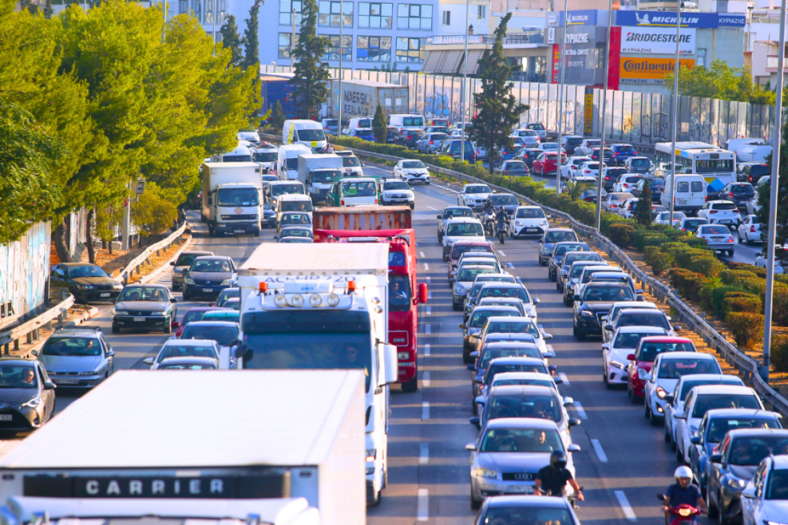 Καθυστερήσεις στην κυκλοφορία σε Κηφισό και παραλιακή