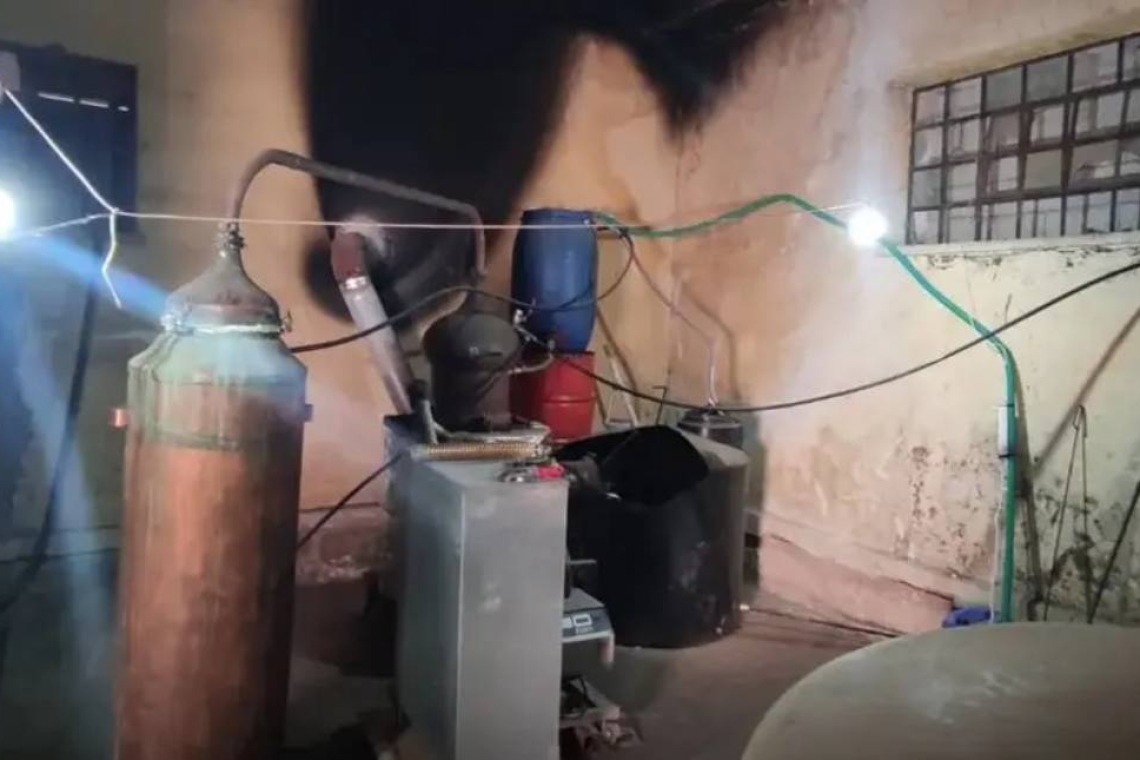 Σύλληψη στην Κρήτη: Εντοπίστηκε παράνομο αποστακτήριο με όπλα και εκρηκτικά