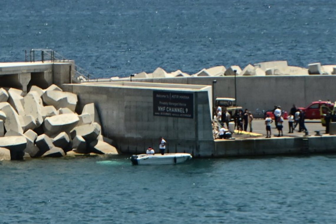 Βουλιαγμένη: Δεν έχει προκληθεί θαλάσσια ρύπανση μετά την πτώση του ελικοπτέρου σύμφωνα με την Astir Marina