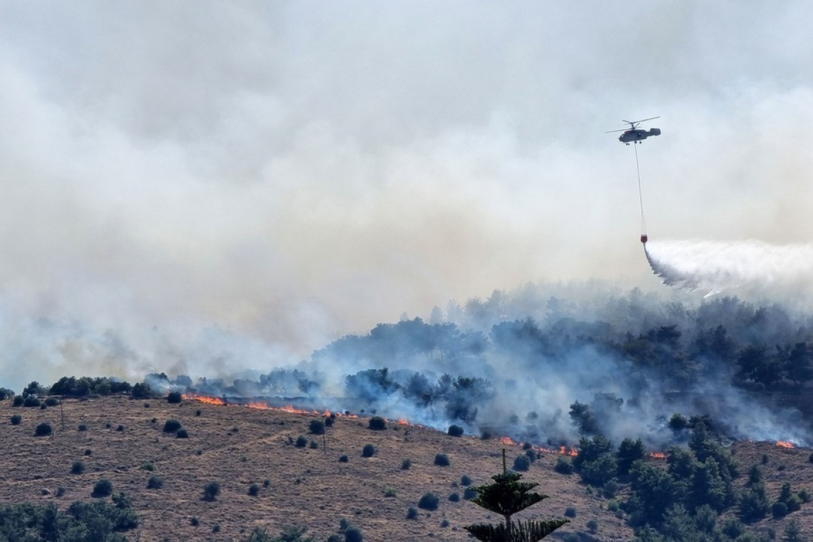 Ενισχυμένες πυροσβεστικές δυνάμεις και κλιμάκιο ΔΑΕΕ στη Χίο