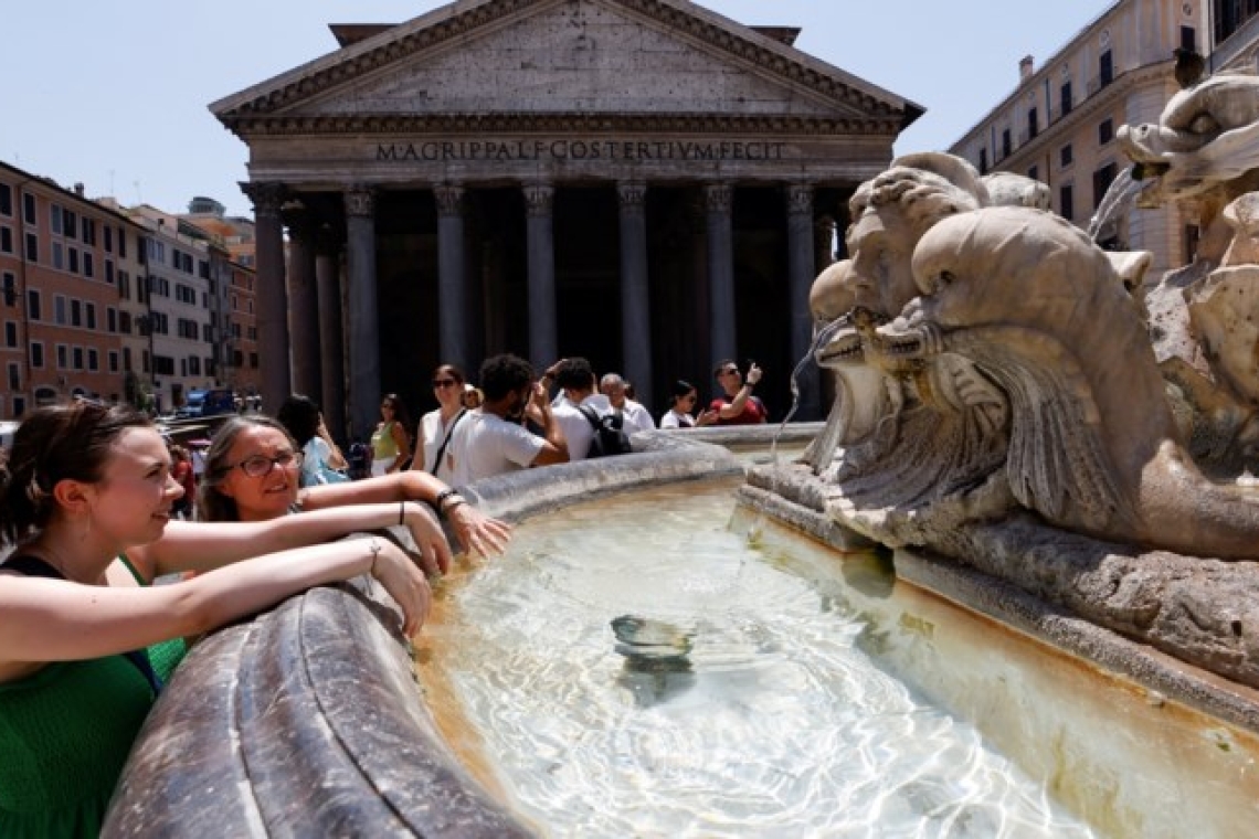 Καύσωνας σαρώνει τη νότια Ευρώπη: Συναγερμός σε πέντε χώρες