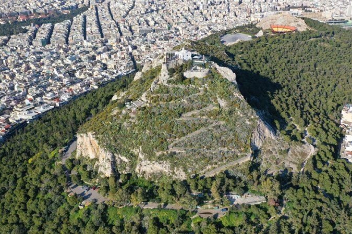 Αυξημένη επιφυλακή στον Δήμο Αθηναίων λόγω κινδύνου πυρκαγιάς