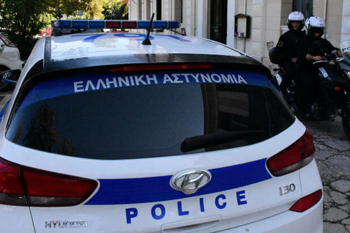 Σύλληψη στον Πειραιά για παράνομη διακίνηση καπνού