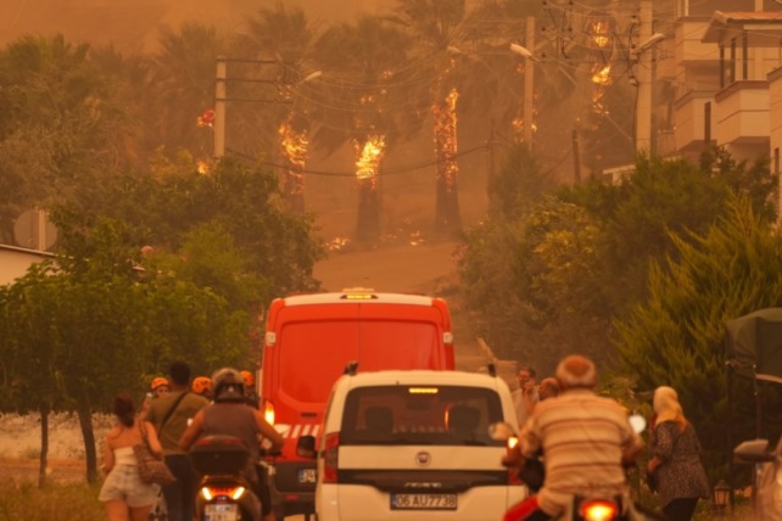 Καταστροφικές φωτιές στην Τουρκία, έκλεισε ο αυτοκινητόδρομος Σμύρνη - Τσεσμέ
