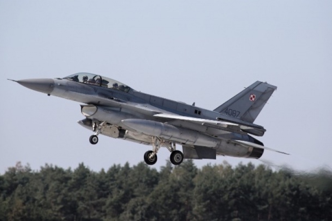 Πολωνικά μαχητικά απογειώνονται εν μέσω ρωσικών επιδρομών στην Ουκρανία