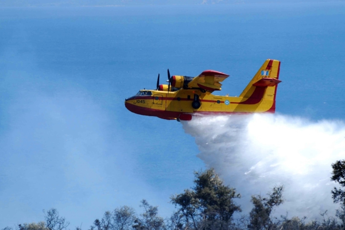 Canadair από Θεσσαλονίκη στη μάχη με τις φωτιές της Βόρειας Μακεδονίας