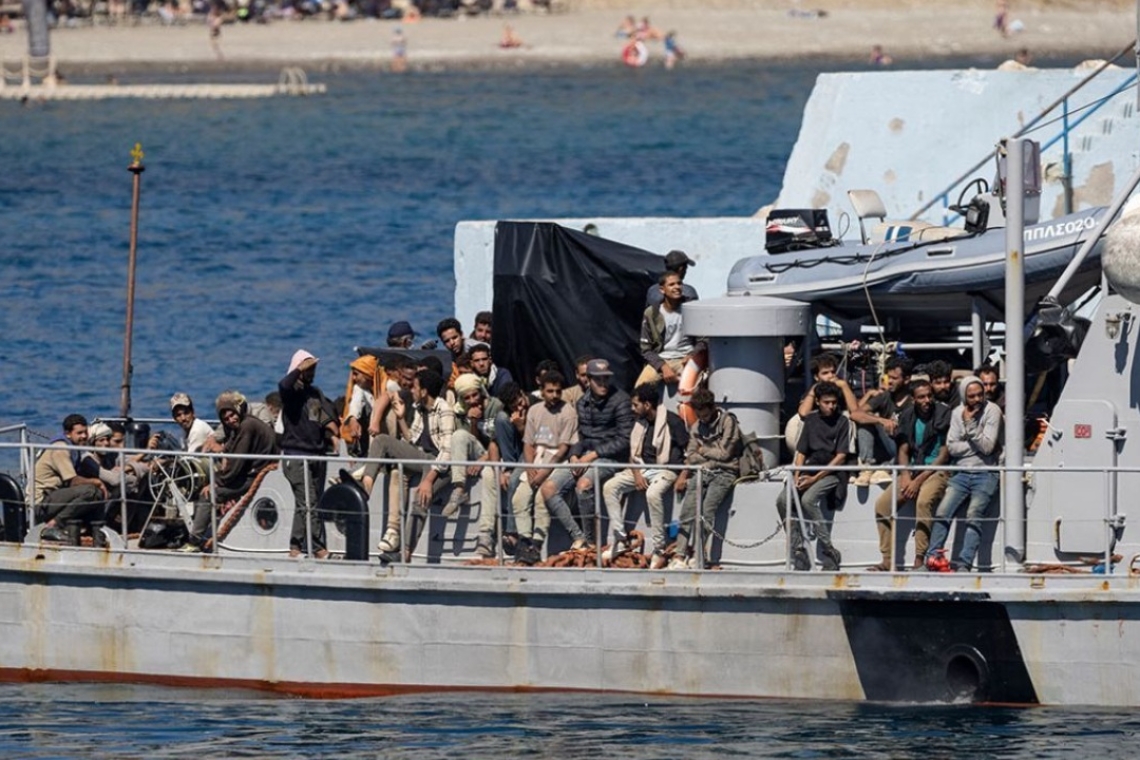 Αποσυμφόρηση της Κρήτης: Άφιξη 200 μεταναστών στον Πειραιά