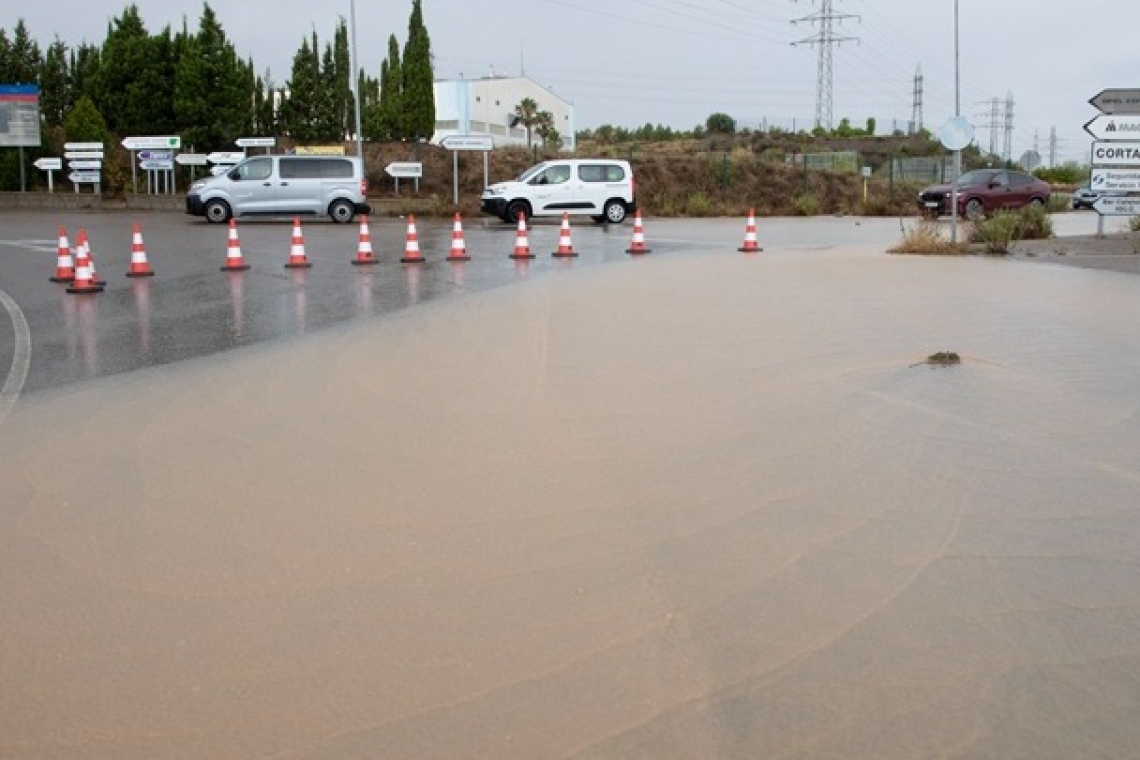 Καταλονία: Καταρρακτώδεις βροχές και διακοπές των δρομολογίων των τρένων