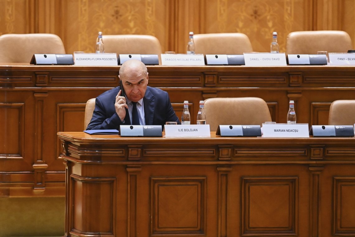 Η κυβέρνηση της Ρουμανίας προωθεί φορολογικές αυξήσεις με ψήφο εμπιστοσύνης