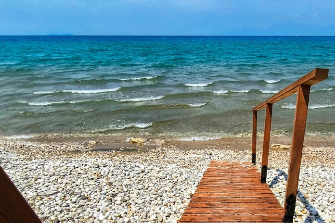 Σύλληψη 43χρονου στην Κόρινθο επειδή φωτογράφιζε γυναίκες και παιδιά σε παραλία