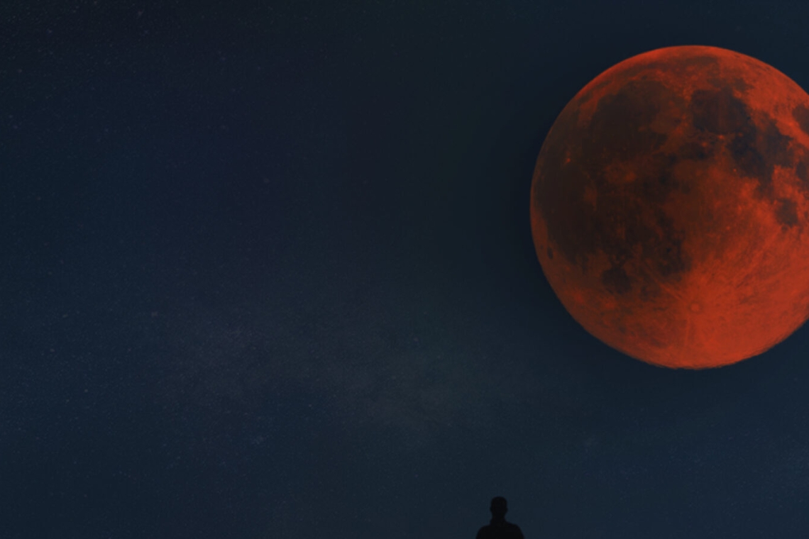 Εντυπωσιακή ολική έκλειψη σελήνης με το &quot;ματωμένο&quot; φεγγάρι στον ουρανό
