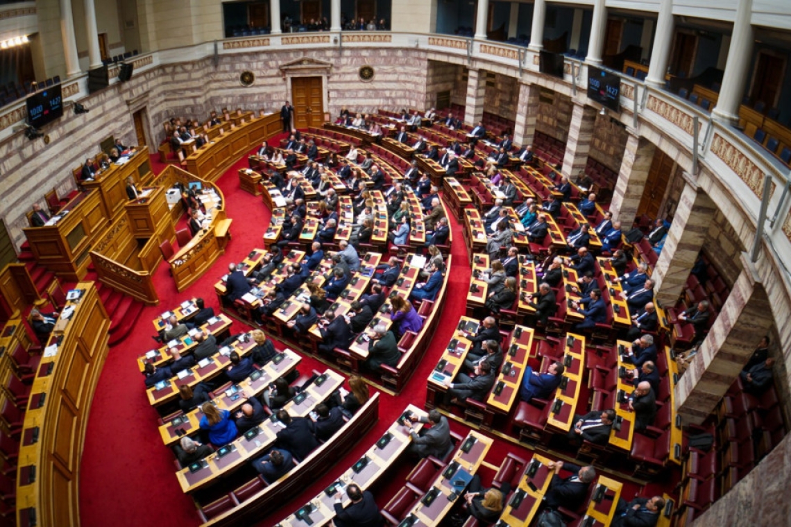 https://www.real.gr/wp-content/uploads/2025/09/floridis-charitsis.jpg