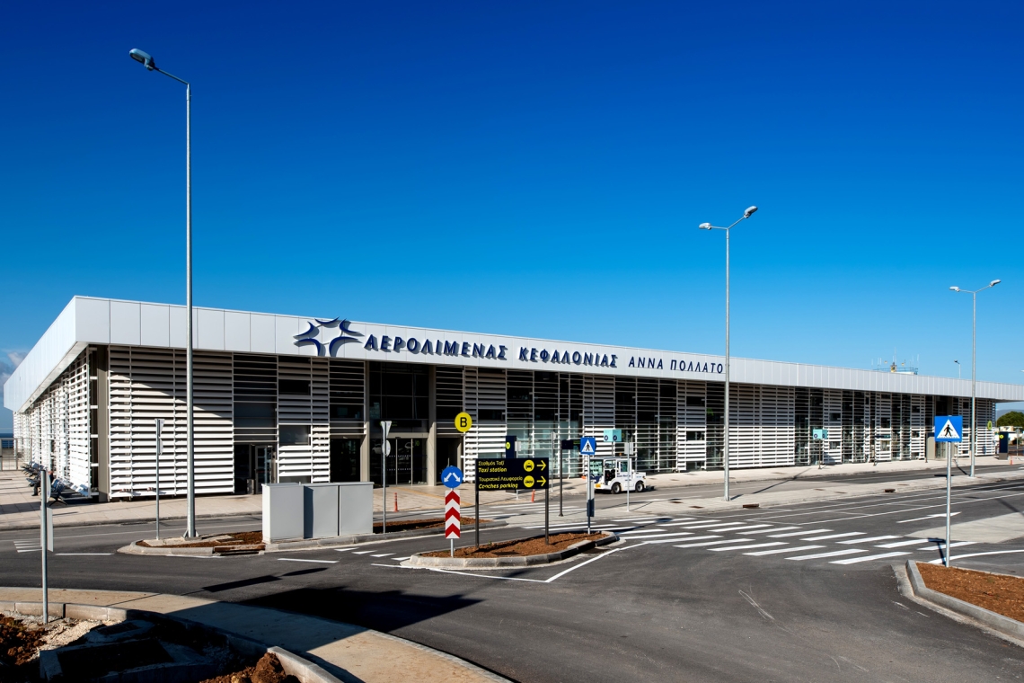 Καθυστερήσεις πτήσεων και ουρές επιβατών στην Κεφαλονιά λόγω κακοκαιρίας