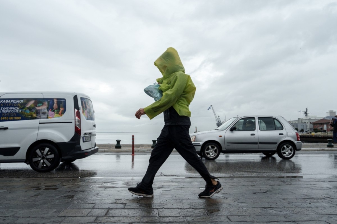 Τα καιρικά φαινόμενα συνεχίζονται με έντονες βροχοπτώσεις στην Ελλάδα
