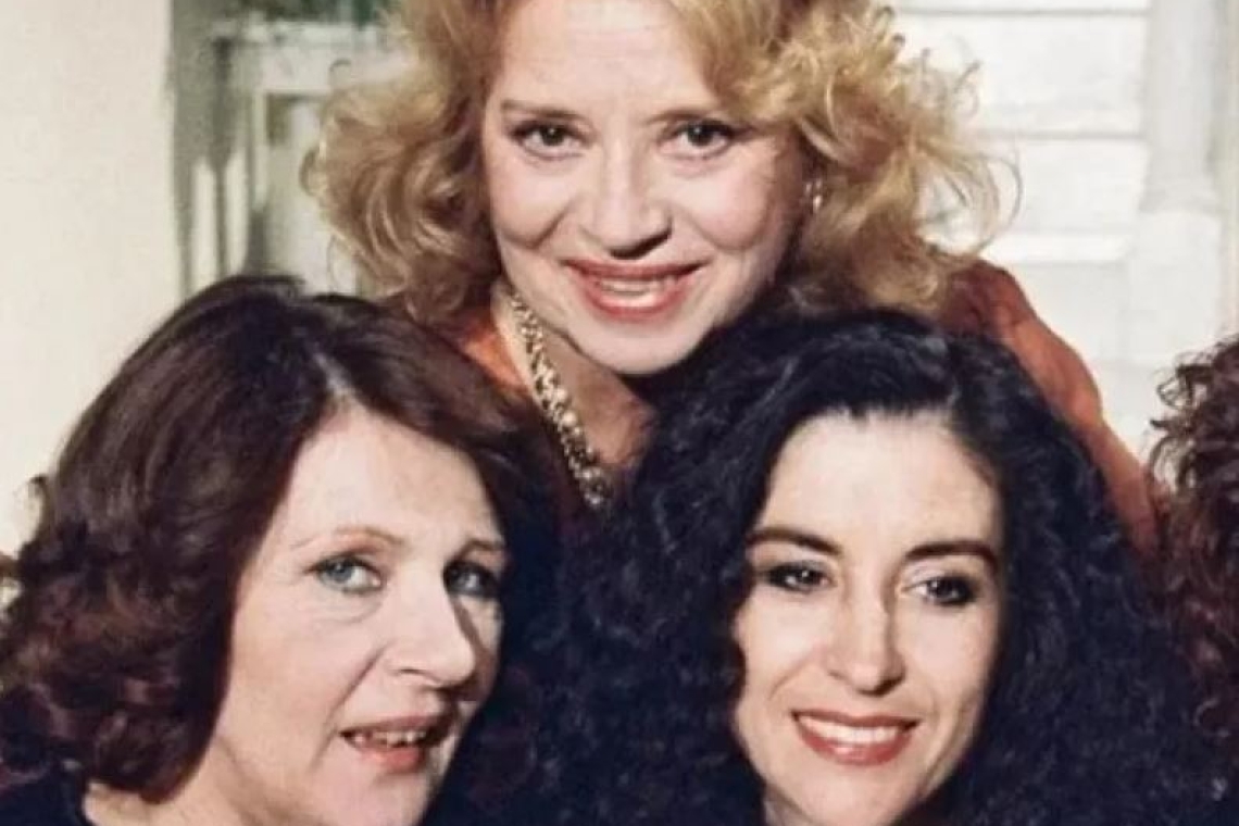 Πέθανε η Άννα Κυριακού: Αποχαιρετισμός στη θρυλική θεία Μπεμπέκα