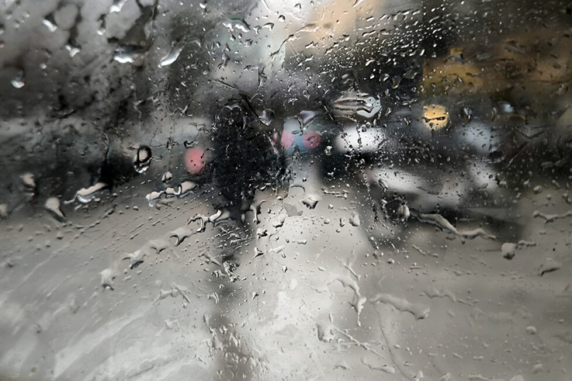 Βροχές και καταιγίδες πλήττουν Κυκλάδες, ανατολικό Αιγαίο και Αττική