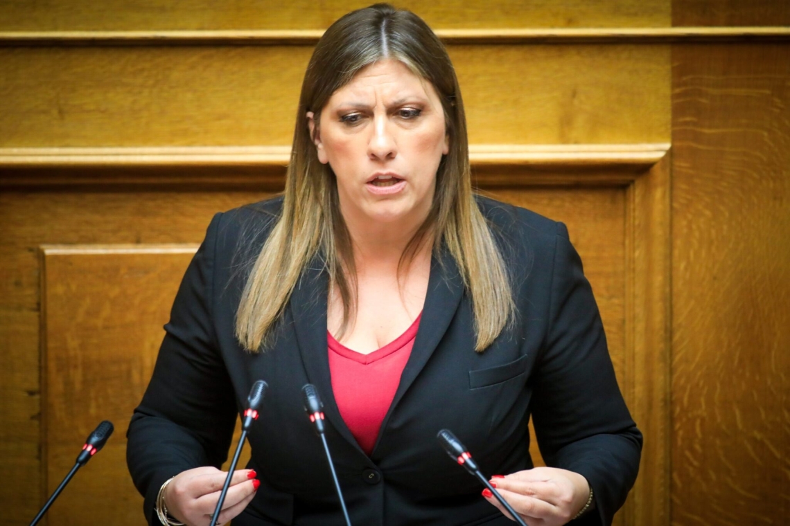 Καυγάς στη Βουλή: Ζωή Κωνσταντοπούλου εναντίον Ντόρας Μπακογιάννη