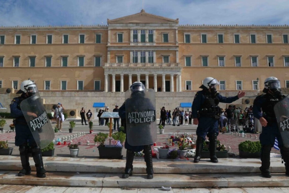 Δικαστική προσφυγή Δούκα για την καθαριότητα του Μνημείου του Αγνώστου Στρατιώτη