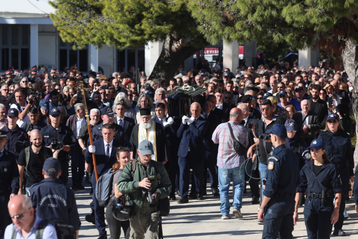 Αποχαιρετισμός Διονύση Σαββόπουλου: Τραγούδια και επικήδειοι στην κηδεία του