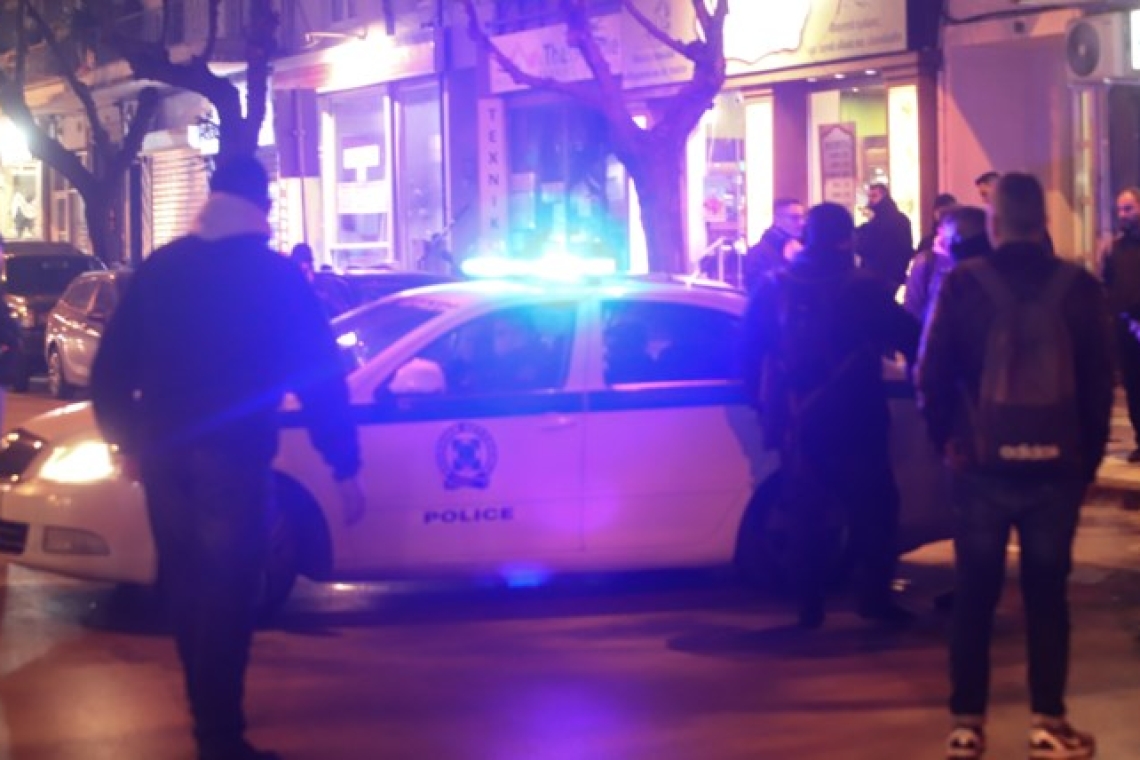 Χάος στα Λαδάδικα: Ανεξέλεγκτη επίθεση σε take away