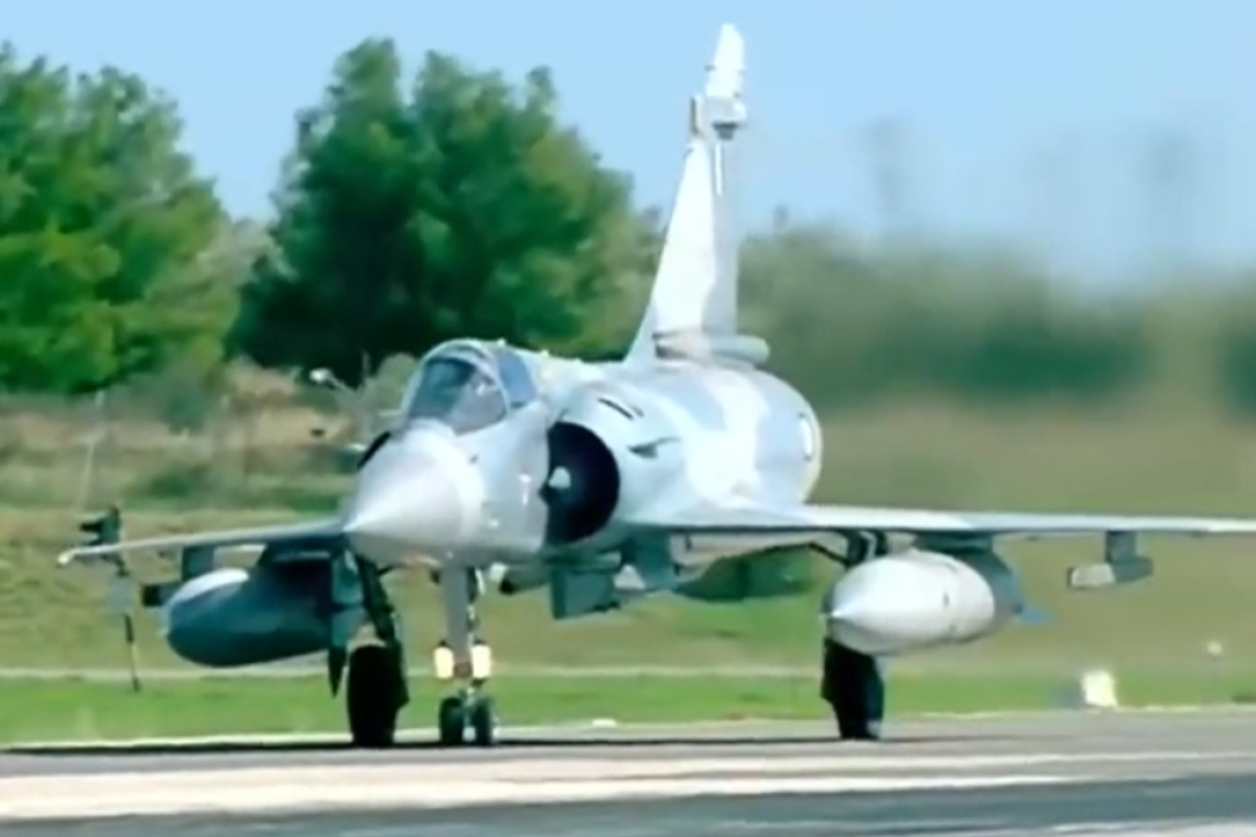 Απογείωση τεσσάρων Mirage από την 114 Πτέρυγα Μάχης