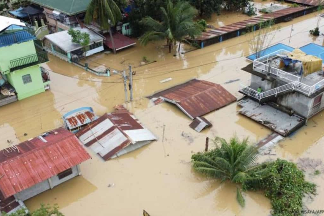 Τυφώνας Καλμαέγκι: Αυξάνονται οι νεκροί από τις πλημμύρες στις Φιλιππίνες
