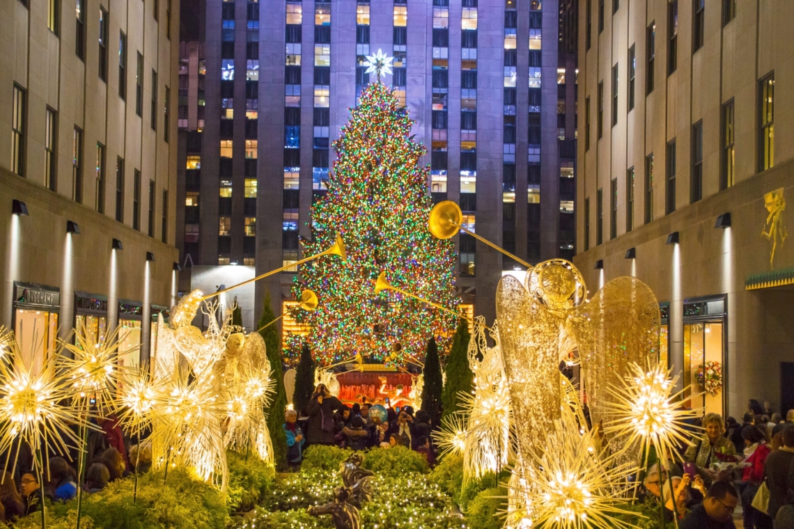 Rockefeller Center: Εντυπωσιακό χριστουγεννιάτικο δέντρο 23 μέτρων στη Νέα Υόρκη