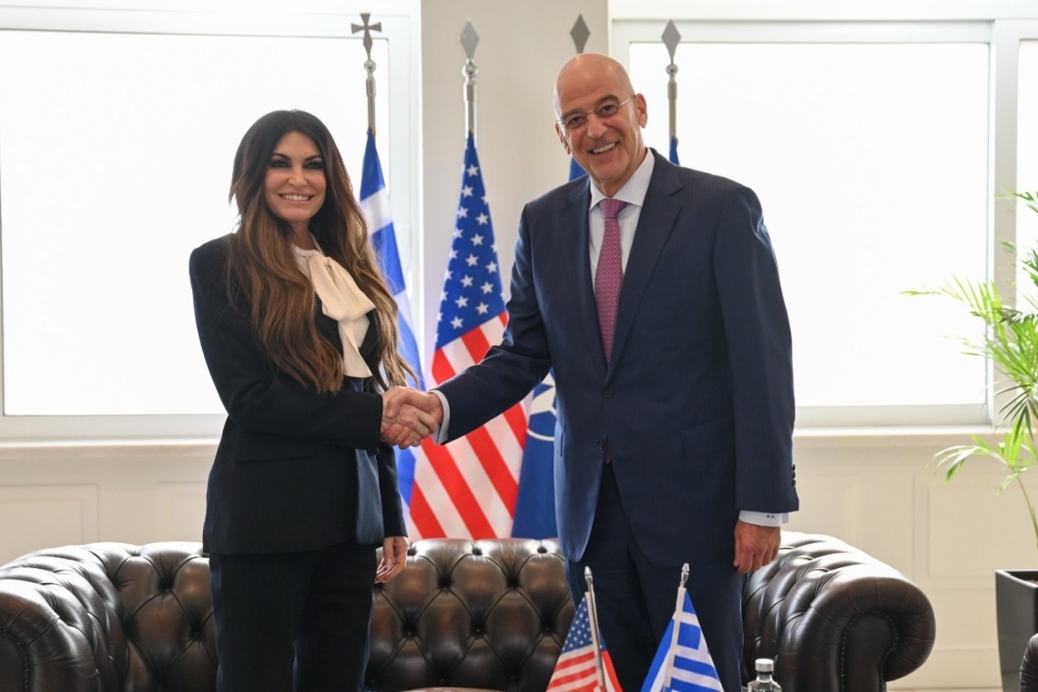 Συνάντηση Δένδια με Γκίλφοϊλ στο Υπουργείο Άμυνας