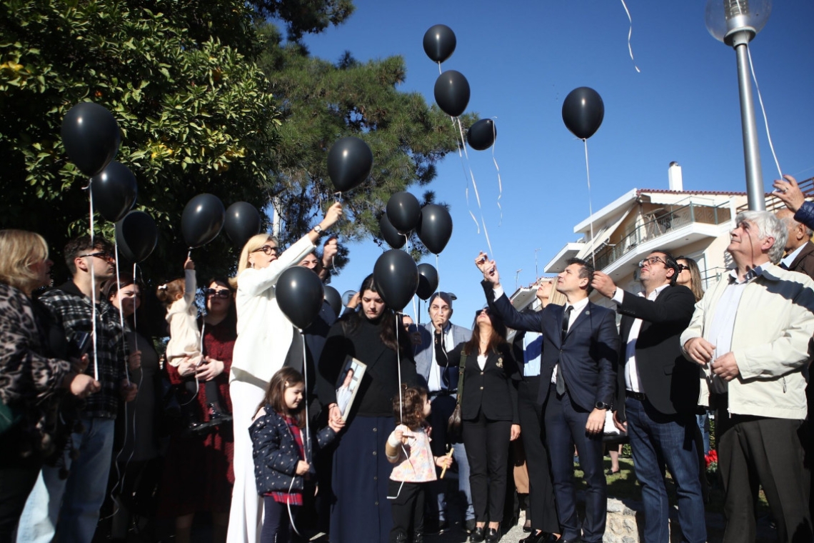 Συγκινητική τελετή μνήμης στη Μάνδρα για τα θύματα της πλημμύρας