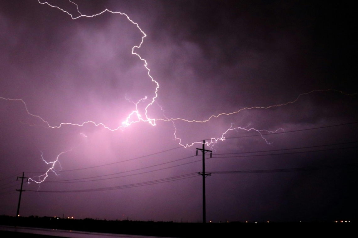 Βροχερός καιρός στην Παραμυθιά: Καταγράφηκαν 6.500 κεραυνοί