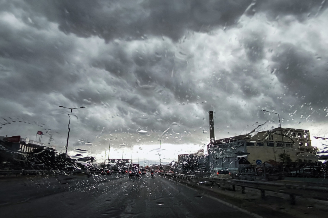 Έκτακτο δελτίο καιρού με βροχοπτώσεις μεγάλης διάρκειας και καταιγίδες