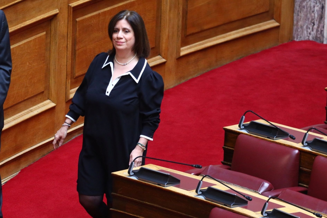 Πλεύση Ελευθερίας: Με θρησκευτικό όρκο ορκίσθηκε η νέα βουλευτής