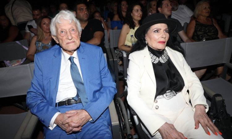 Απώλεια για τη Ζωζώ Σαπουντζάκη: Έφυγε από τη ζωή ο σύντροφός της