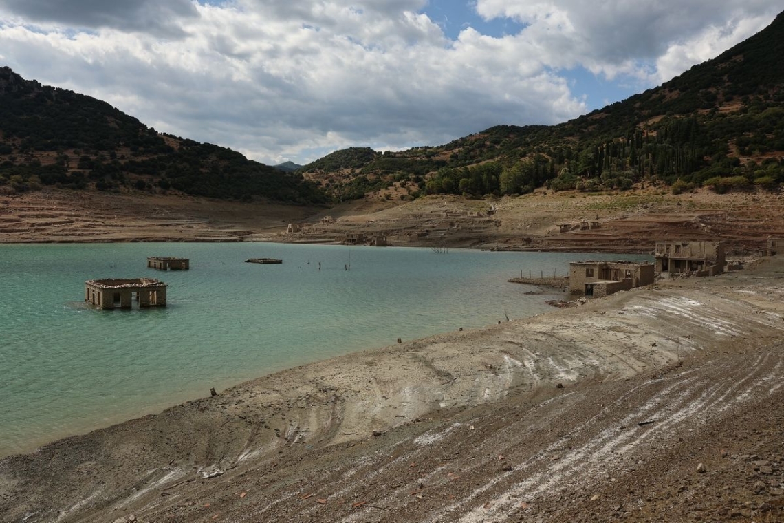 https://www.parapolitika.gr/images/640x360/jpg/files/2026-02-07/anasa-gia-ton-morno-oi-vroxes.jpg