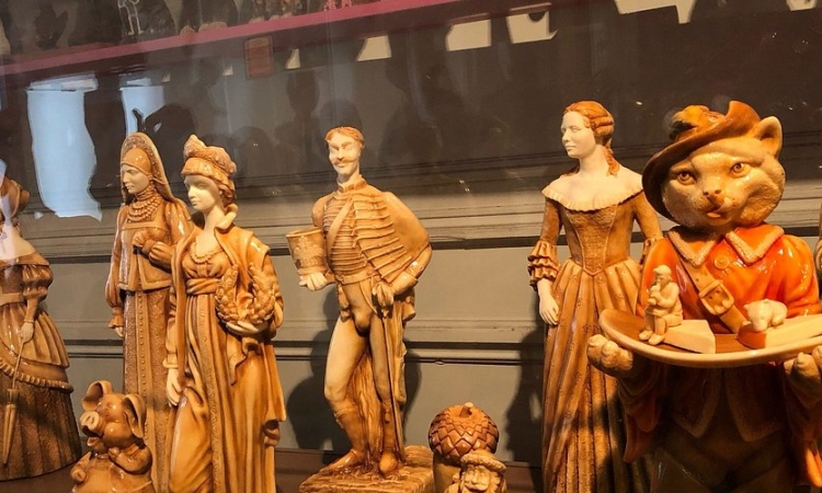 Έκθεση σοκολατοδημιουργιών στο Βέλγιο: Πύραυλοι, άμαξες και αερόστατα