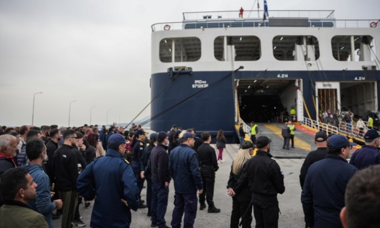 Αποκλεισμός του λιμανιού για πέμπτη ημέρα στη Μυτιλήνη