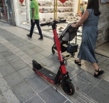 Αυστηρότερο πλαίσιο για τα ηλεκτρικά πατίνια, φρένο στους ανήλικους και ρυθμίσεις ασφαλούς χρήσης