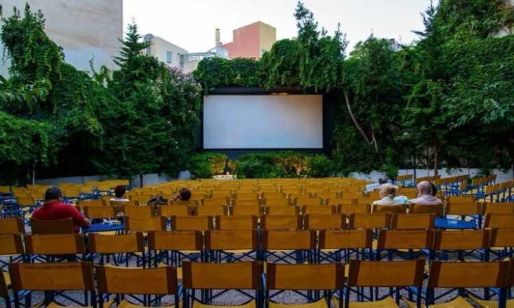 Τα θερινά σινεμά παραμένουν ζωντανό κομμάτι του ελληνικού πολιτισμού