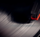 Η επιστροφή του βινυλίου αλλάζει ξανά τη σχέση του κοινού με τη μουσική