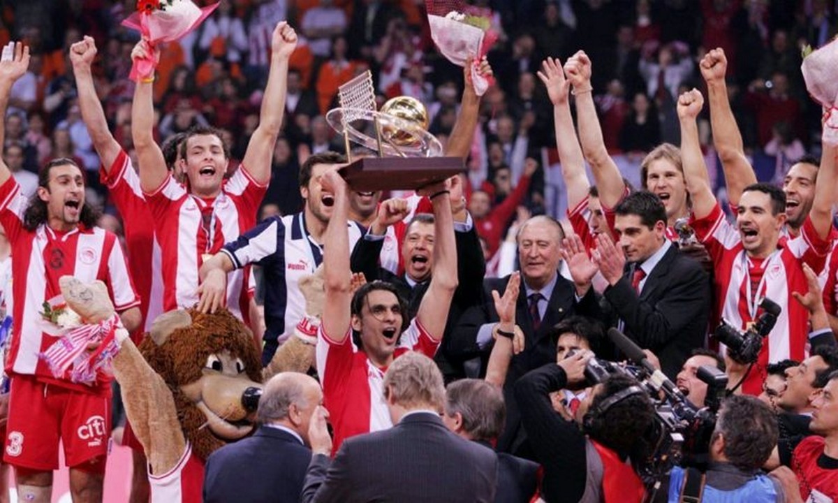 san simera olympiakos volei 2005 768x461 1